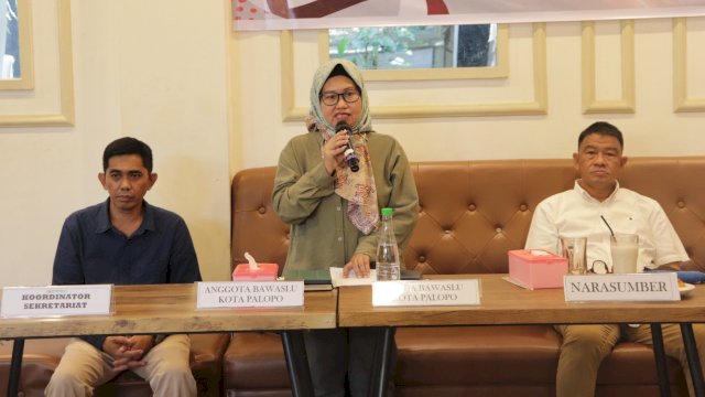 Menjelang masa tenang PSU Pilkada Palopo, Bawaslu Kota Palopo mengimbau seluruh pasangan calon untuk segera menertibkan Alat Peraga Kampanye (APK). (Foto: Istimewa)