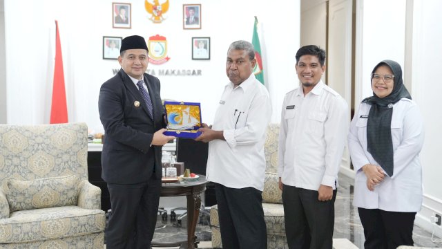 Wali Kota Makassar, Munafri Arifuddin saat menerima kunjungan Kakanwil HAM Sulawesi Selatan, Daniel Rumsowek di Balai Kota Makassar, Selasa (27/5/2025). (Foto: Istimewa)