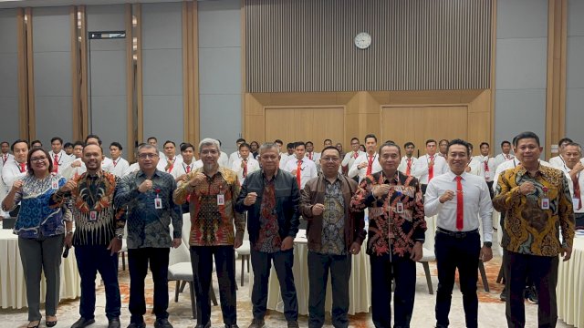OJK Sulselbar sebagai Satgas PASTI Sulsel memberikan Coaching Clinic kepada anggota kepolisian jajaran Polrestabes Makassar, di Ballroom Kantor OJK Sulselbar, kemarin. (Dok. OJK Sulselbar) 