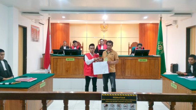 Majelis Hakim Pengadilan Negeri Enrekang menerapkan prinsip keadilan restoratif dalam pemeriksaan salah satu perkara tindak pidana pencurian. (Foto: Istimewa)