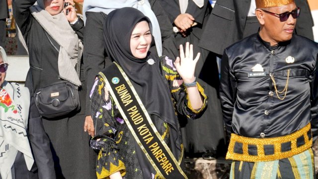 Ket: Bunda PAUD Parepare dr. Andi Arfiah Tasming 