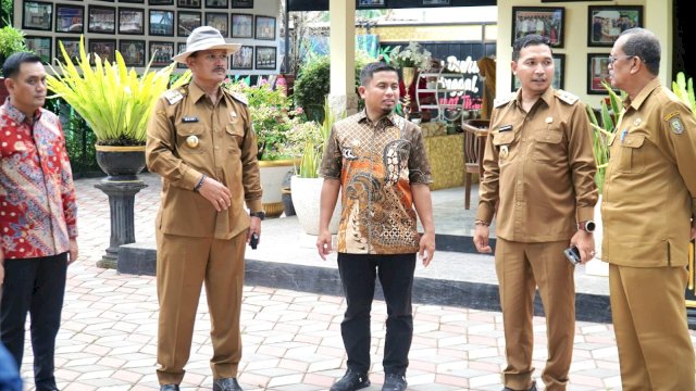Ket: Wali Kota Parepare, Tasming Hamid dan Wakilnya Hermanto saat studi tiru di Madiun