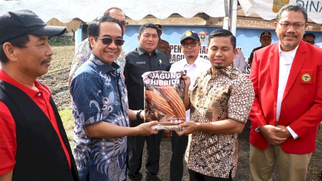 Ket: Pemkot Parepare menerima bantuan bibit unggul dari Unhas
