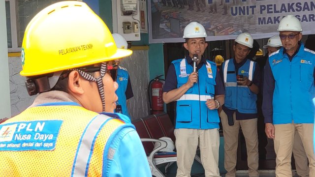 General Manager PLN UID Sulselrabar, Edyansyah saat memberikan arahan terkait pentingya K3 dalam pekerjaan sehari-hari. (Foto: Istimewa)