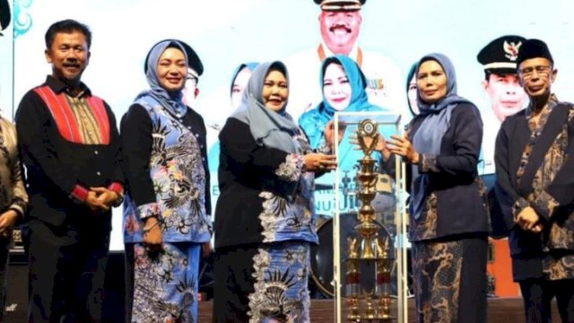 Foto Bersama pembukaan HKG ke-53 di Muara Badak, Kukar. (IST)
