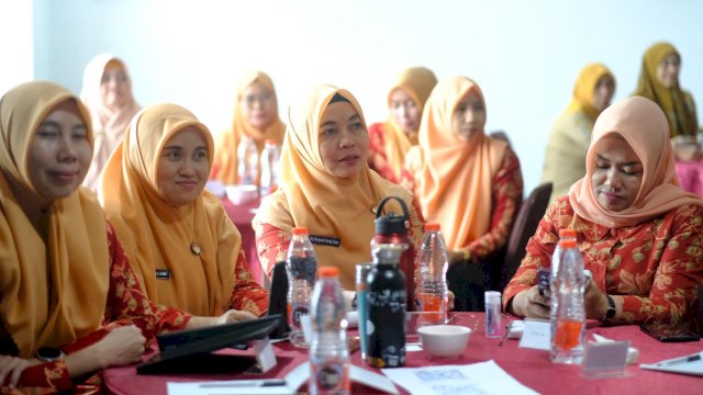 Sejumlah anggota DWP Kabupaten Gowa saat mengikuti Capacity Building, di Grand Maleo Hotel Makassar, kemarin. (Dok. Humas Gowa)