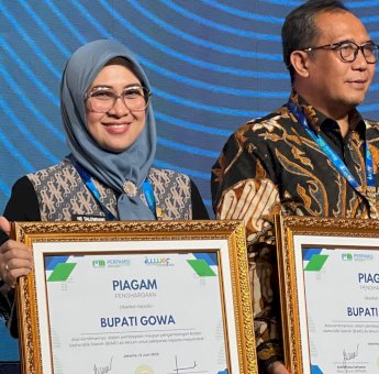 Inovasikan Sistem Penyediaan Air Minum, Bupati Gowa Terima Penghargaan PERPAMSI