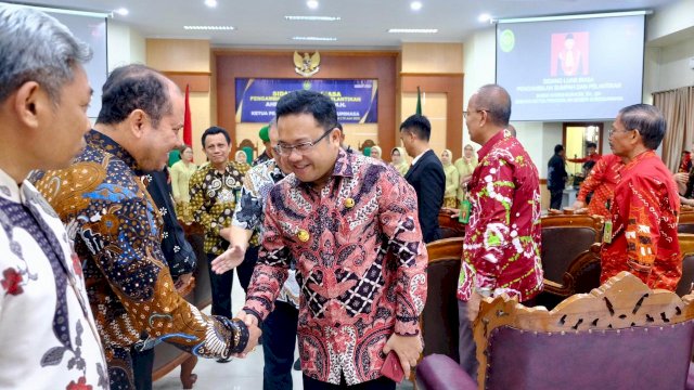Wakil Bupati Gowa, Darmawangsyah Muin, saat menghadiri Pengambilan Sumpah Jabatan dan Pelantikan Ketua Baru, Ahmad Bukhori, di Aula Pengadilan Tinggi Makassar, kemarin. (Dok. Humas Gowa) 