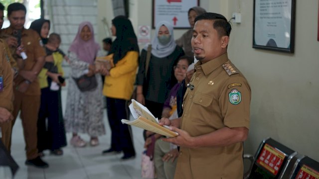 Ket: Wali Kota Parepare, Tasming Hamid saat sidak di Puskesmas 