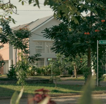 Bukit Baruga Ciptakan Lingkungan Asri Dengan Ruang Terbuka Hijau