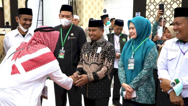 Ket: Wali Kota Parepare, Tasming Hamid jemput jamaah haji Parepare