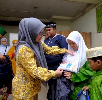 Pembagian Seragam Gratis Pemkab Gowa Dimulai ke Anak-Anak Panti Asuhan