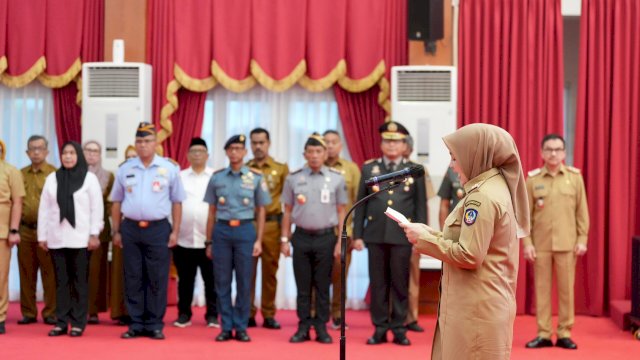 Wakil Gubernur Sulsel, Fatmawati Rusdi memimpin upacara peringatan Hari Lahir Pancasila Tahun 2025 di Rumah Jabatan Gubernur Sulsel, Jalan Jenderal Sudirman, Makassar, Senin (2/6/2025). (Foto: Istimewa)