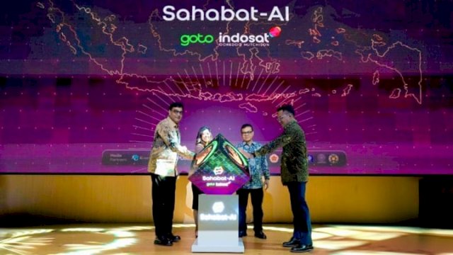 Indosat&nbsp;dan GoTo mempersembahkan Sahabat AI model berkapasitas 70 miliar parameter yang dilengkapi dengan layanan&nbsp;chat&nbsp;multibahasa. (Dok. Indosat) 