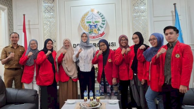 Mahasiswa Program Studi Gender dan Pembangunan Pascasarjana Unhas melakukan kunjungan lapangan ke kantor DPRD Sulsel, Jalan Urip Sumoharjo, Makassar, Selasa (3/6/2025). (Foto: Istimewa)
