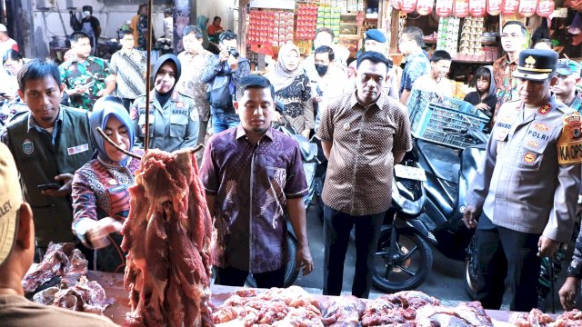 Ket: Wali Kota Parepare, Tasming Hamid dan Wakilnya Hermanto di Pasar Lakessi