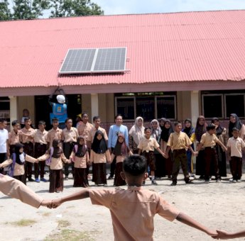 Nyala Listrik dari Inovasi SuperSUN Hadir di Sekolah Terpencil Sulbar