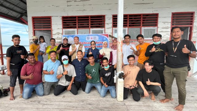 Pemerintah Desa Tanailandu Bersama PMI Buteng Melakukan sesi foto bersama.
