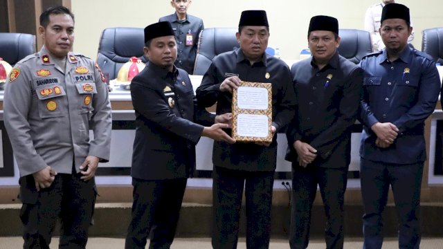 Ket: Wali Kota Tasming Hamid Hadiri Paripurna Penyerahan Pertanggungjawaban APBD 2024