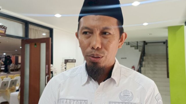 Plt. Camat Kembang Janggut, Suhartono. [FOTO.Redaksi/Republiknews.co.id]
