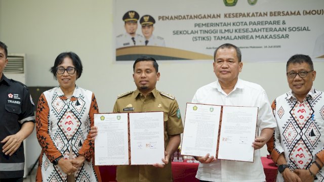 Ket: Pemkot Parepare Teken MoU dengan STIKS Makassar