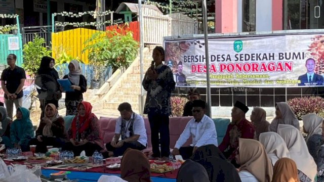 Kepala Desa Ponorangan saat memberikan sambutan dalam kegiatan bersih desa sedekah bumi. (IST)