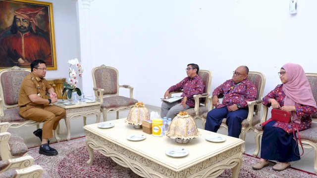 Wakil Bupati Gowa Darmawangsyah Muin saat menerima Pengurus AFEB PTMA, di rumah jabatannya, kemarin. (Dok. Humas Gowa) 