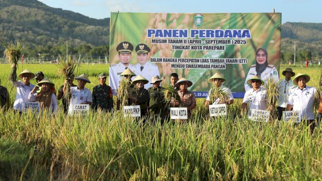 Ket: Panen Perdana di Kota Parepare