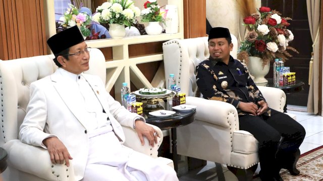 Ket: Wali Kota Parepare, Tasming Hamid menyambut Menteri Agama RI Prof. Nazaruddin Umar
