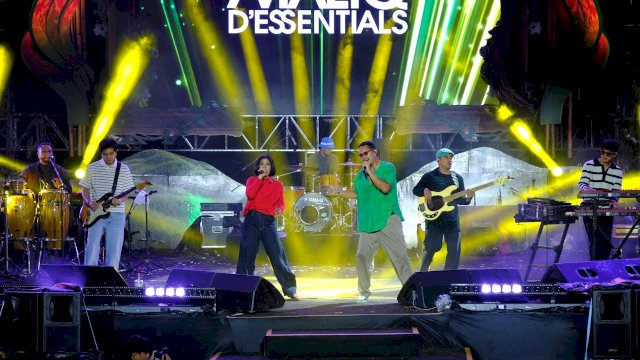 Penampilan grup musik tanah air Maliq & D’Essentials berhasil menutup event wisata Beautiful Malino 2025, Minggu, (14/07/2025) malam kemarin. (Dok. Humas Gowa) 