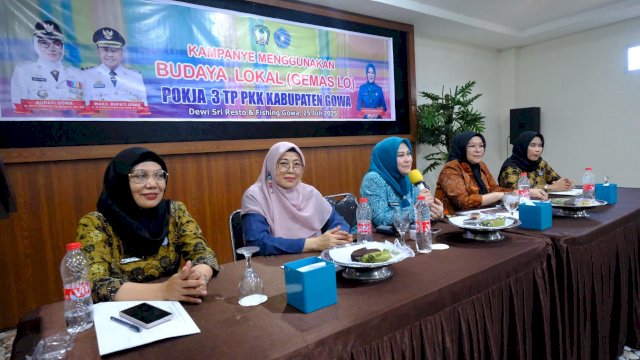 Ketua Tim Penggerak Kabupaten Gowa, Andi Tenri Indah Darmawangsyah dalam Kampanye Menggunakan Budaya Lokal melalui Gemas Lo, di Aula Dewi Sri Resto dan Fishing, Kecamatan Somba Opu, kemarin. (Dok. Humas Gowa)