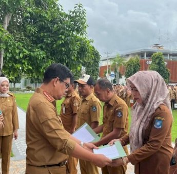 Wabup Edy Manaf Serahkan 50 Motor Sampah dan 60 Petugas ke Kelurahan Ujungbulu