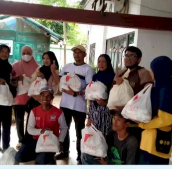 Hari Buruh, Petugas Kebersihan Bulukumba Dapat Bingkisan dari BPJS Ketenagakerjaan