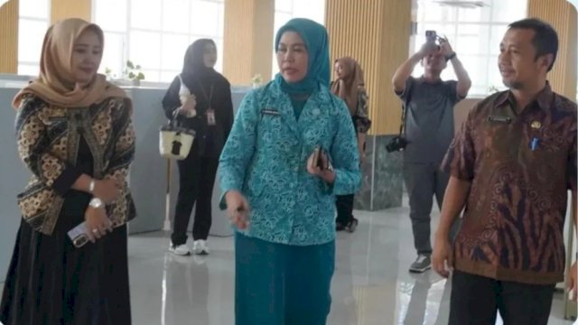 Ketua TP-PKK Bulukumba, Andi Herfida Attas (tengah). [Foto.ist]