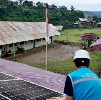 Nyala Listrik dari Inovasi SuperSUN Hadir di Dua Sekolah Terpencil Seko