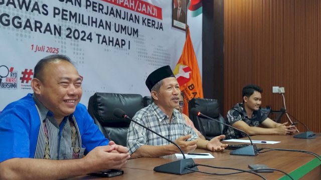 Bawaslu Sulsel menggelar rapat koordinasi evaluasi pengawasan PDPB sekaligus pembahasan rencana kegiatan divisi pencegahan dan partisipasi masyarakat tahun 2025, Kamis (17/7/2025). (Foto: Istimewa)