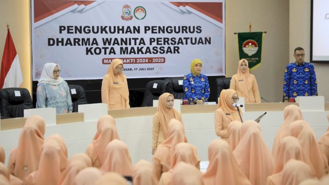 Pengukuhan pengurus Dharma Wanita Persatuan (DWP) Kota Makassar masa bakti 2024-2029 di Ruang Sipakatau, Kantor Balai Kota Makassar, Kamis (17/7/2025). (Foto: Istimewa)