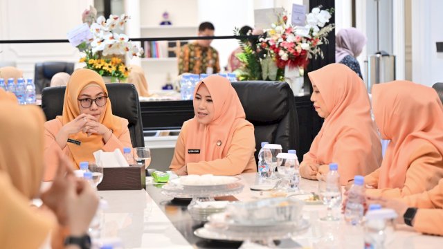 Anggota DPRD Sulsel yang juga Penasehat DWP Kota Makassar, Fatma Wahyuddin saat menghadiri pengukuhan pengurus DWP Kota Makassar masa bakti 2024-2029, Kamis (17/7/2025). (Foto: Istimewa)