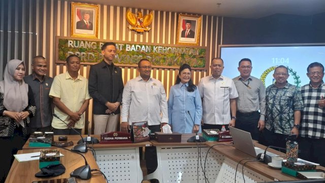 Rombongan BK DPRD Sulsel saat melakukan kunjungan kerja ke DPRD Provinsi DKI Jakarta dalam rangka memperoleh informasi dan pengalaman mengenai tata beracara di lingkungan legislatif daerah, Selasa (22/7/2025). (Foto: Istimewa)