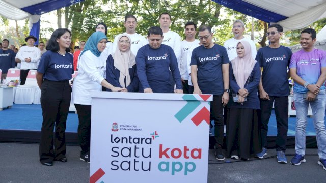Pemerintah Kota Makassar resmi meluncurkan aplikasi LONTARA+ dalam acara Car Free Day (CFD), Jalan Jenderal Sudirman, Makassar, Minggu (27/7/2025). (Foto: Istimewa)