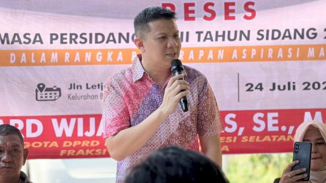 Anggota DPRD Sulsel, Edward Wijaya Horas saat menggelar reses di Jalan Letjen Andi Mappaoddang, Kelurahan Bongaya, Kecamatan Tamalate, Kota Makassar, Kamis (24/7/2025). (Foto: Istimewa)