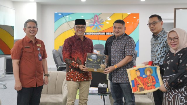 Pertemuan resmi antara jajaran Pemkot Makassar dengan Kepala Badan Kepegawaian Negara (BKN), Prof Dr Zudan Arif Fakrulloh di Kantor BKN, Jakarta, Kamis (31/7/2025). (Foto: Istimewa)