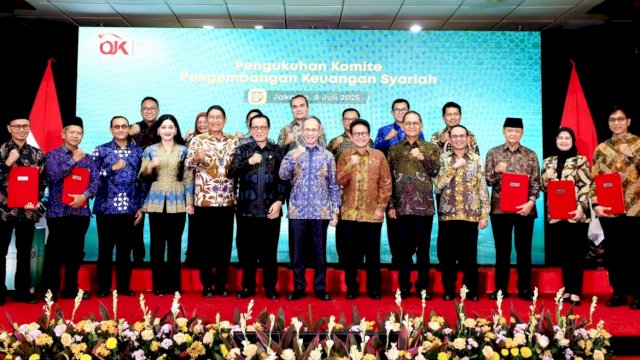 Dalam upaya memperkuat peran keuangan syariah, OJK mengukuhkan Komite Pengembangan Keuangan Syariah (KPKS). (Dok. Otoritas Jasa Keuangan) 