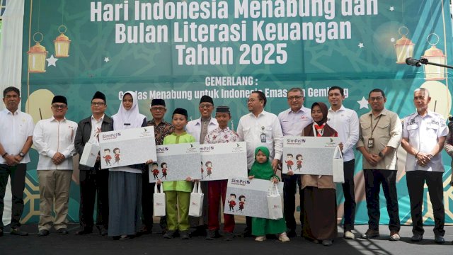 OJK Sulselbar menargetkan pembukaan 1.100 rekening Simpel IB dalam Puncak Peringatan Hari Indonesia Menabung dan BLK 2025, di Pelataran Pondok Pesantren Al Amir Fil Jannah, Kabupaten Bone, kemarin. (Dok. OJK Sulselbar)