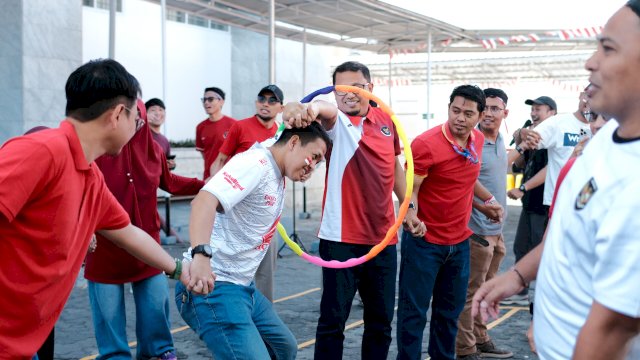 Suasana perlombaan HUT RI Ke-80 yang digelar Indosat Circle Kalisumapa, di Kantor Indosat Circle Kalisumapa, Jalan Slamet Riyadi, Makassar, Selasa, (19/08/2025). (Dok. Indosat)
