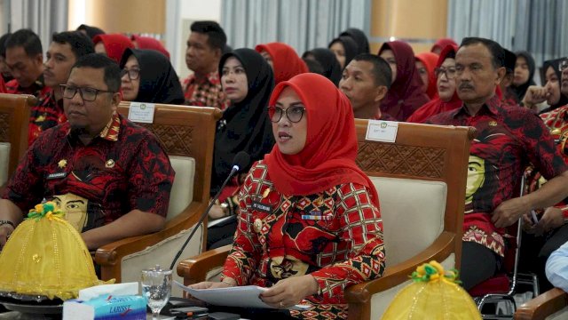 Bupati Gowa, Sitti Husniah Talenrang, didampingi Kepala Bappeda Gowa Sujjadan, saat menghadiri proses verifikasi KKS Tingkat Nasional Tahun 2025, di Baruga Karaeng Galesong, Kantor Bupati Gowa, Kamis, (07/08/2025). (Dok. Humas Gowa) 