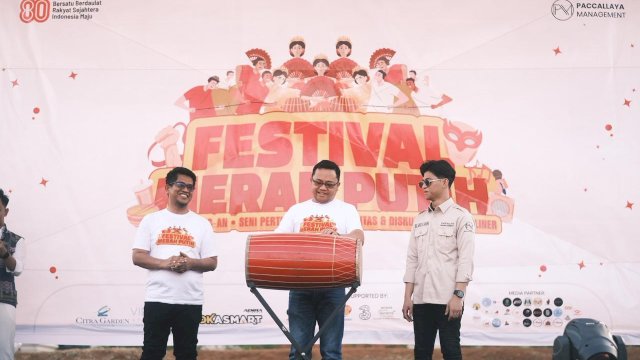 Wakil Bupati Gowa, Darmawangsyah Muin saat hadir membuka Festival Merah Putih 2025 di RTH Lapangan Syekh Yusuf, Kabupaten Gowa, kemarin. (Dok. Humas Gowa) 