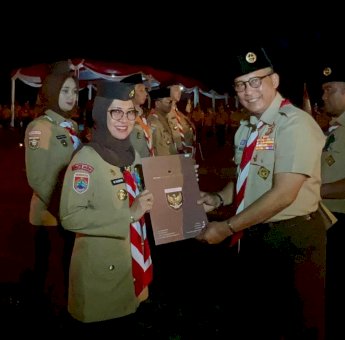 Husniah Talenrang Dianugerahi Lencana Darma Bakti dari Kwarnas Pramuka