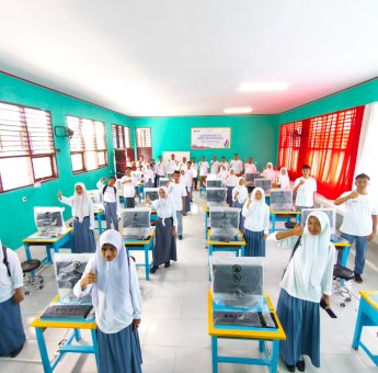 Bangun Laboratorium TIK, Hadiah Terbaik dari PLN Untuk Anak-Anak SMKN 1 Konawe