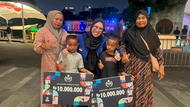 Samsul dan Aidil anak viral asal Kabupaten Gowa bersama Bupati Gowa Sitti Husniah Talenrang saat hadir dalam Perayaan HUT PAN Ke-27 Tahun PAN, di The Dome Senayan Park Jakarta, Minggu, 24 Agustus 2025 lalu. (Dok. Humas Gowa) 